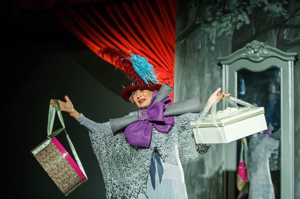 Татьяна Позднякова в спектакле "Кошки-мышки". Фото Т.Кучариной