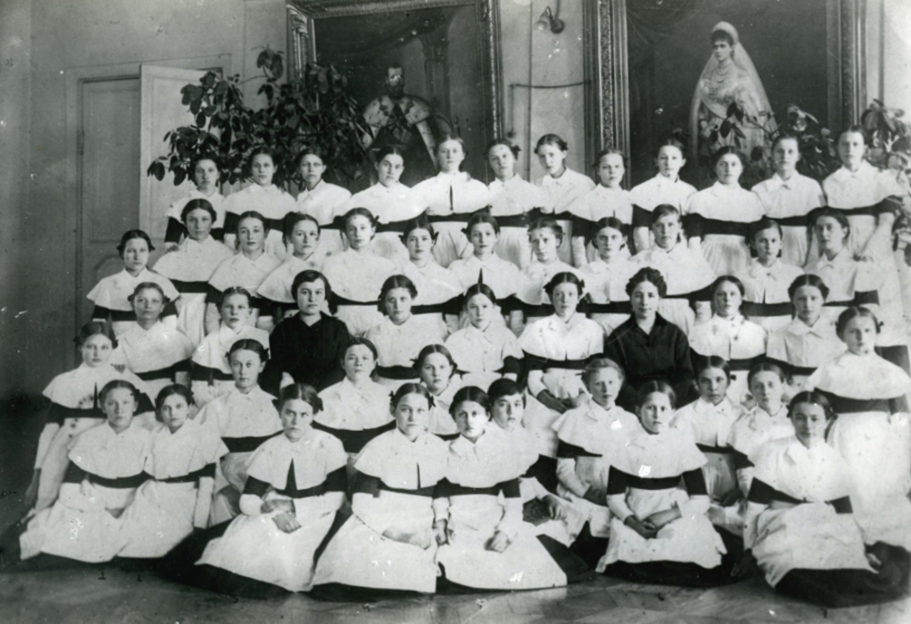 Воспитанницы Ионафановского епархиального училища