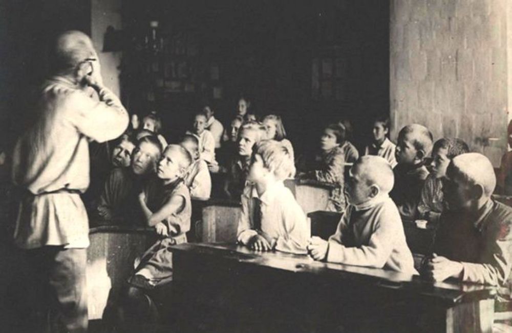 Николай Михайлович Головин ведёт урок