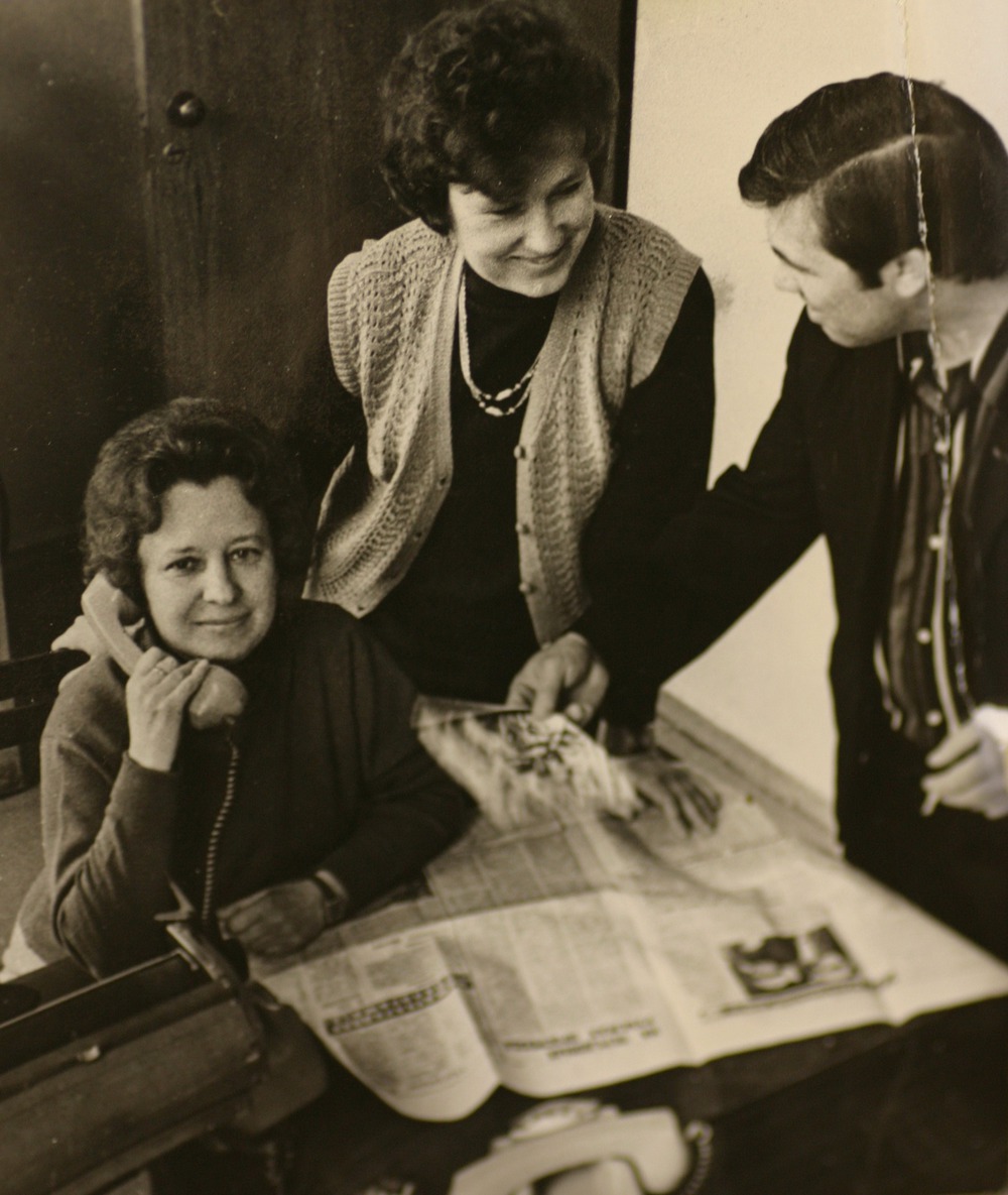 Корреспонденты И.К. Каратаева (Копылова), Т.В. Егорова и фотокорреспондент Ю.И. Расстригин