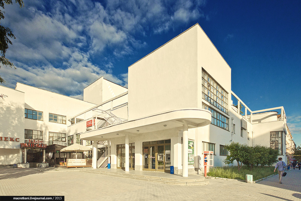 Клуб строителей в Свердловске (ныне - торговый центр)