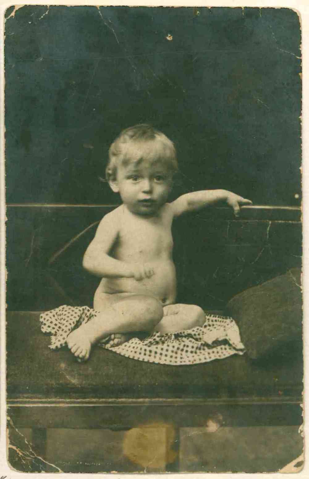 Георгий (род. 1922), старший сын А.В. Хлыбова. 1923 год.