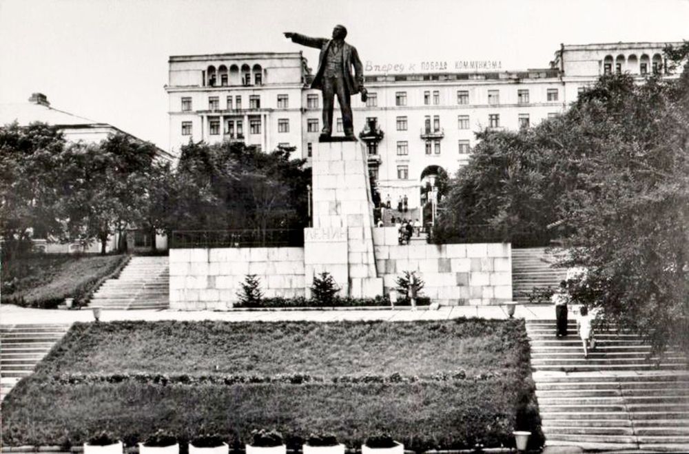 Памятник Ленина во Владивостоке. Скульптор В.В. Козлов