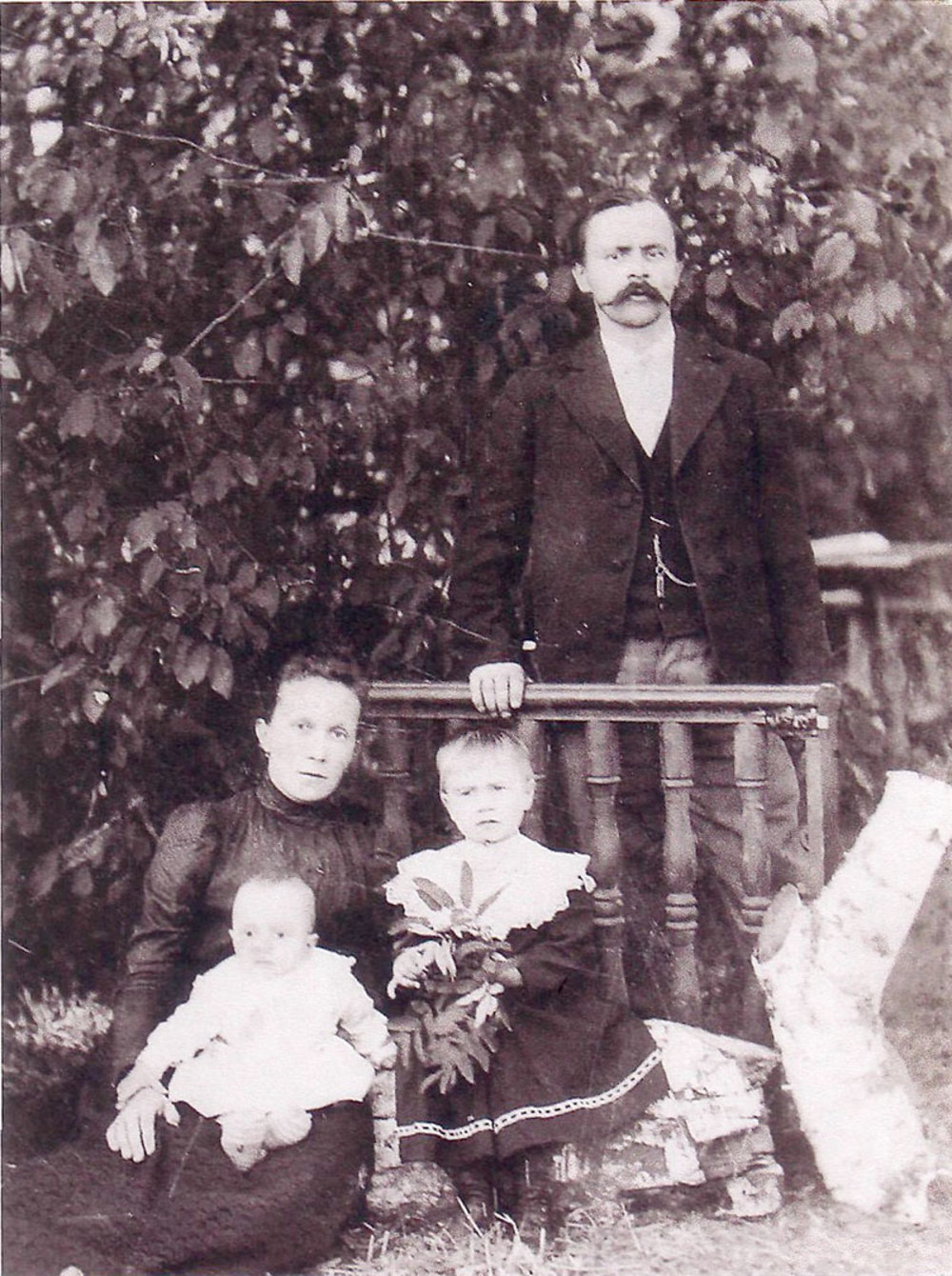 Брат А.Н. Масаинова - Фёдор Никифорович Масаинов с семьёй