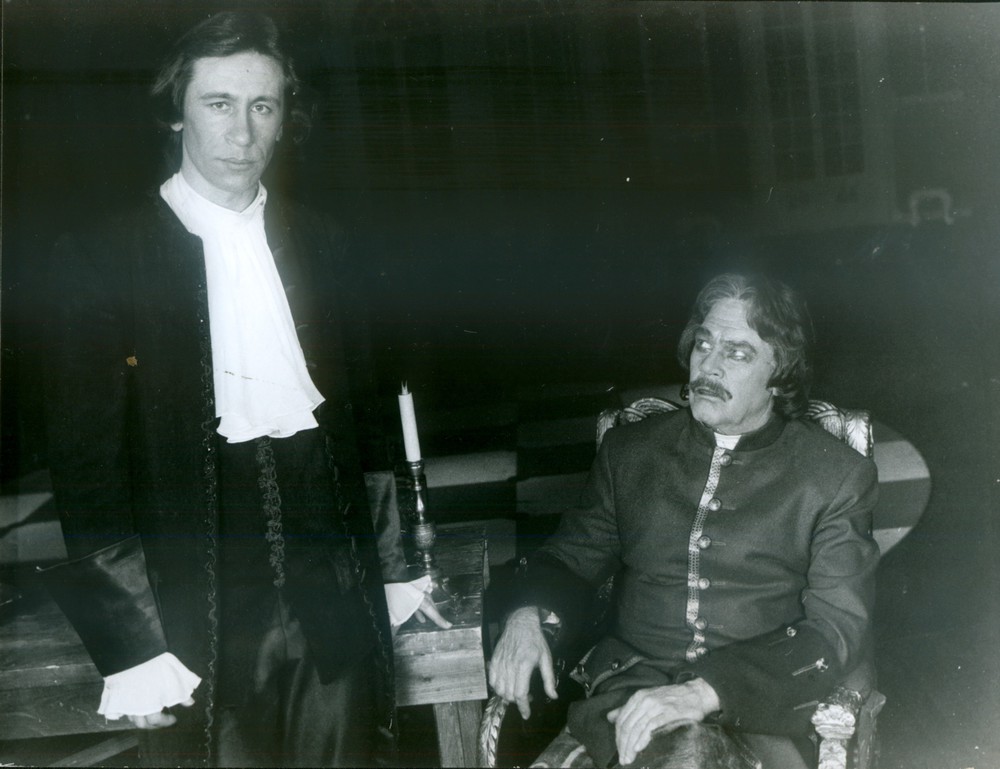 Владимир Балашов и Феликс Раздьяконов в спектакле "Детоубийца"