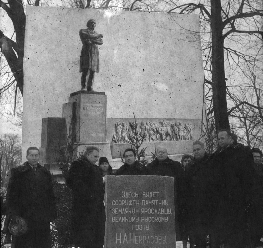 Презентация проекта памятника. Фото из фондов ГАЯО