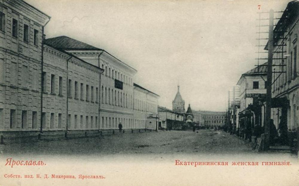 Екатерининская улица. Справа - домовладения Баловых