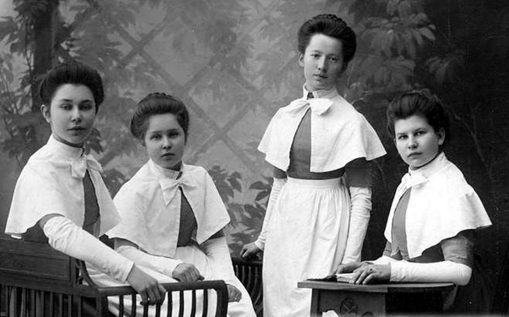 Воспитанницы училища девиц духовного звания в Ярославле