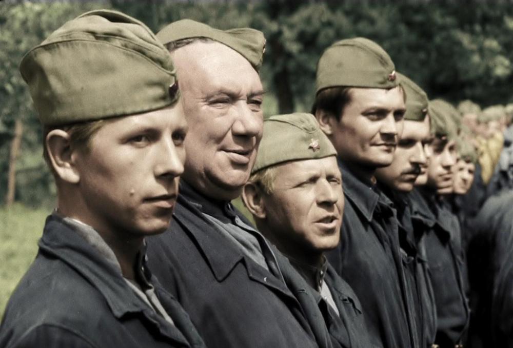 Кадр из фильма "В бой идут одни старики"