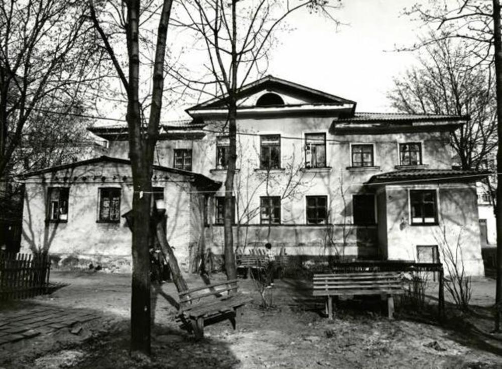 Дом С.И. Кузнецова. Дворовый фасад. 1989 г.