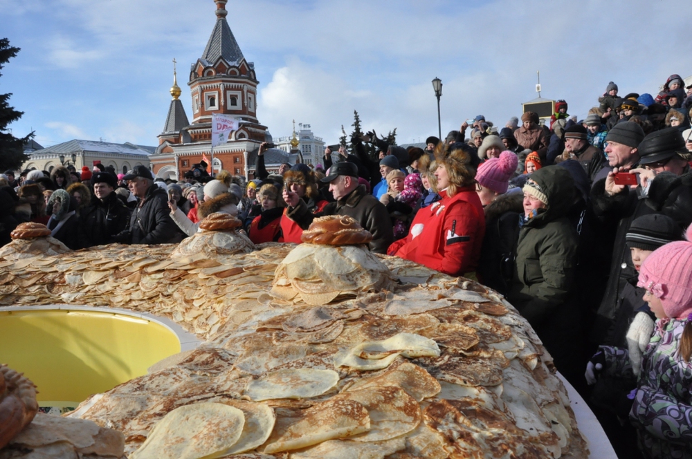 26 февраля в Ярославле изготовили самый большой блинный пирог в стране