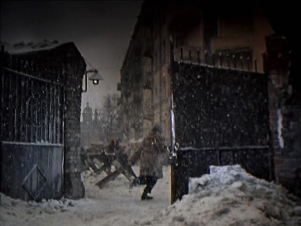 Кадр из фильма. Перспектива ул.Суркова.