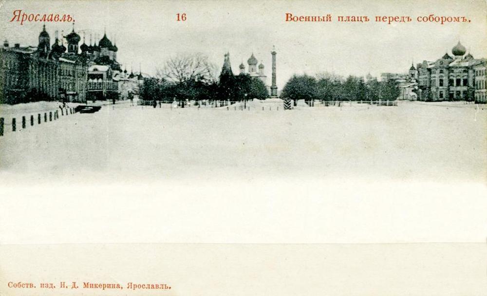 Плац-парадная площадь. Слева - здание городской Думы и Кирилло-Афанасиевский монастырь, <br/>в центре - церковь Ильи Пророка и Демидовский столп.