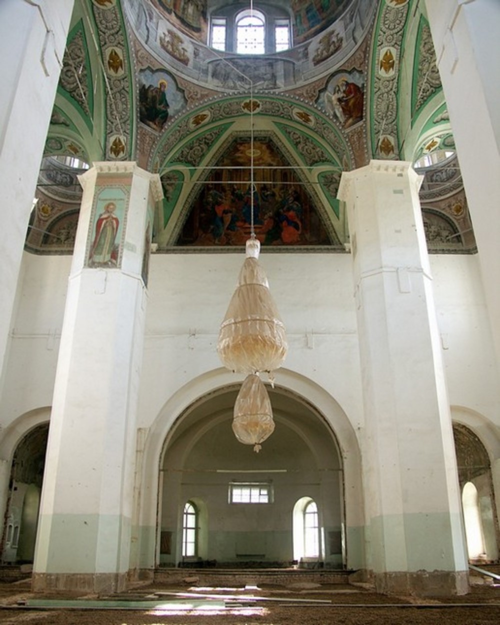 Начало реставрации интерьеров собора. 2000-е гг. Фото с сайта Казанского монастыря