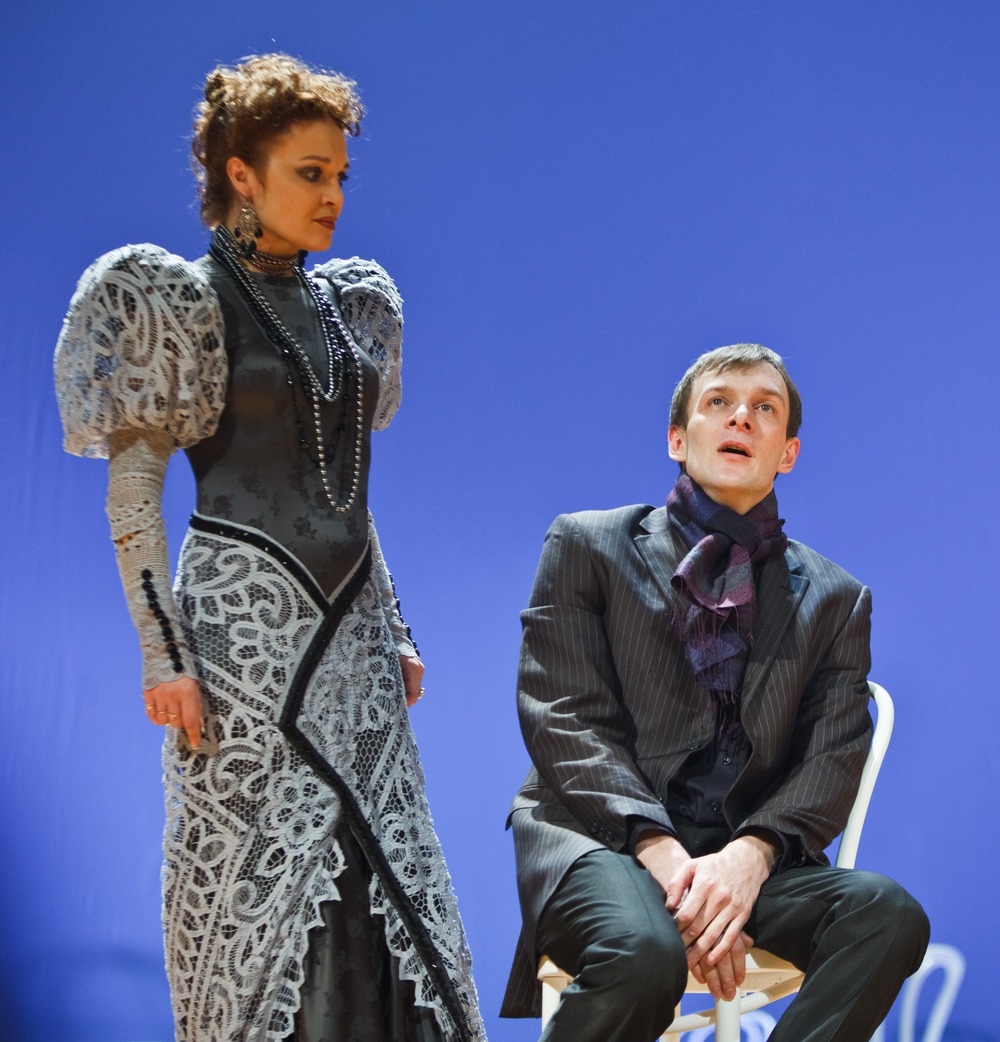 Анастасия Светлова и Семён Иванов в спектакле "Без названия". Фото Т.Кучариной