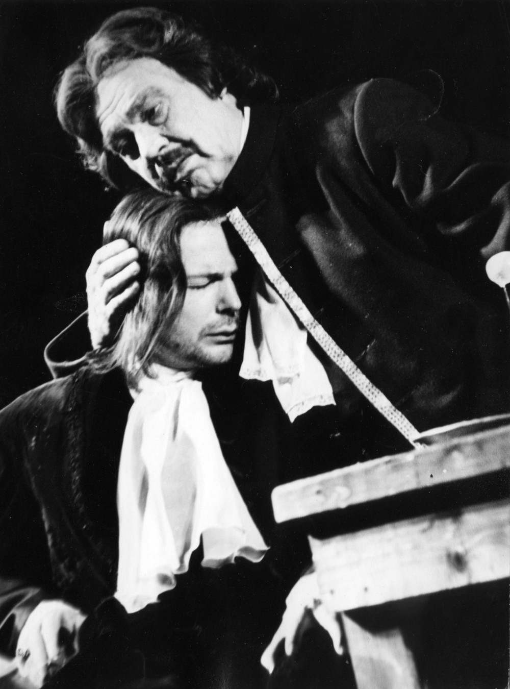 Феликс Раздьяконов и Вадим Романов в спектакле "Детоубийца"