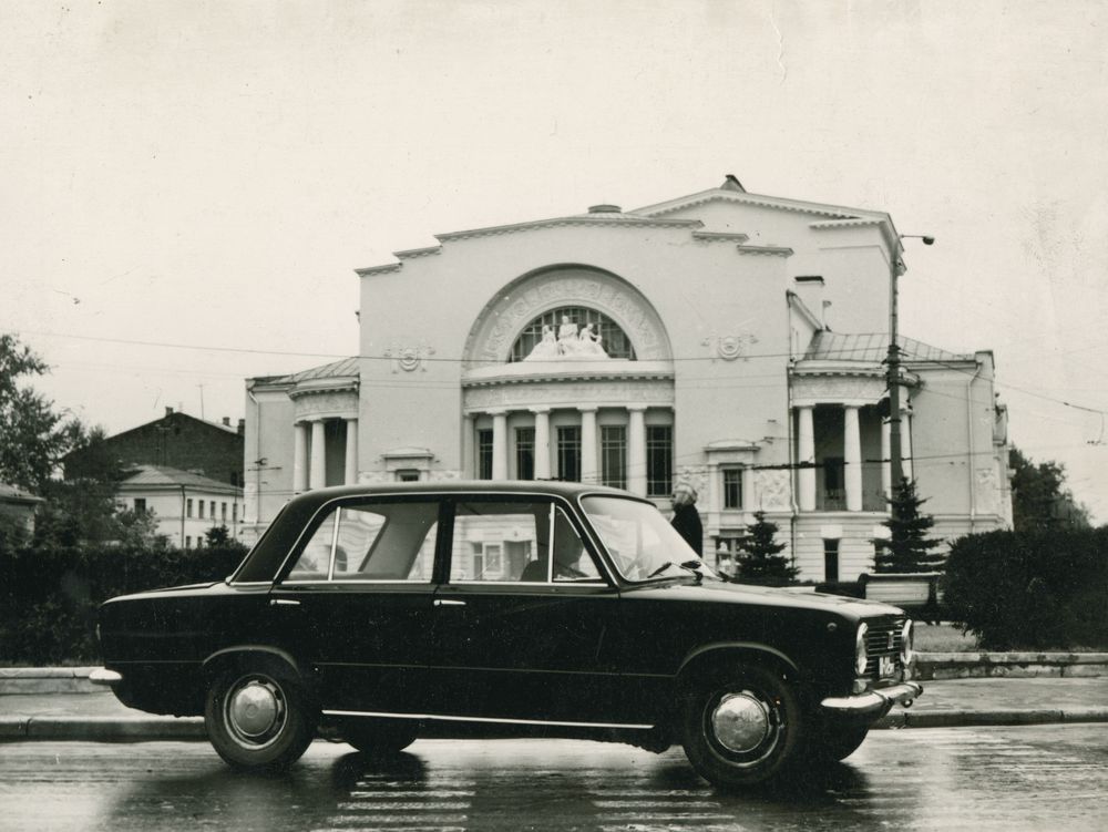 Автомобили ВАЗ красились ярославской краской