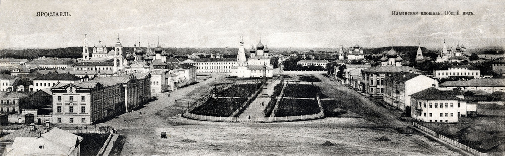 Плац-парадная площадь. Слева - здание городской Думы и Кирилло-Афанасиевский монастырь, <br/>в центре - церковь Ильи Пророка.