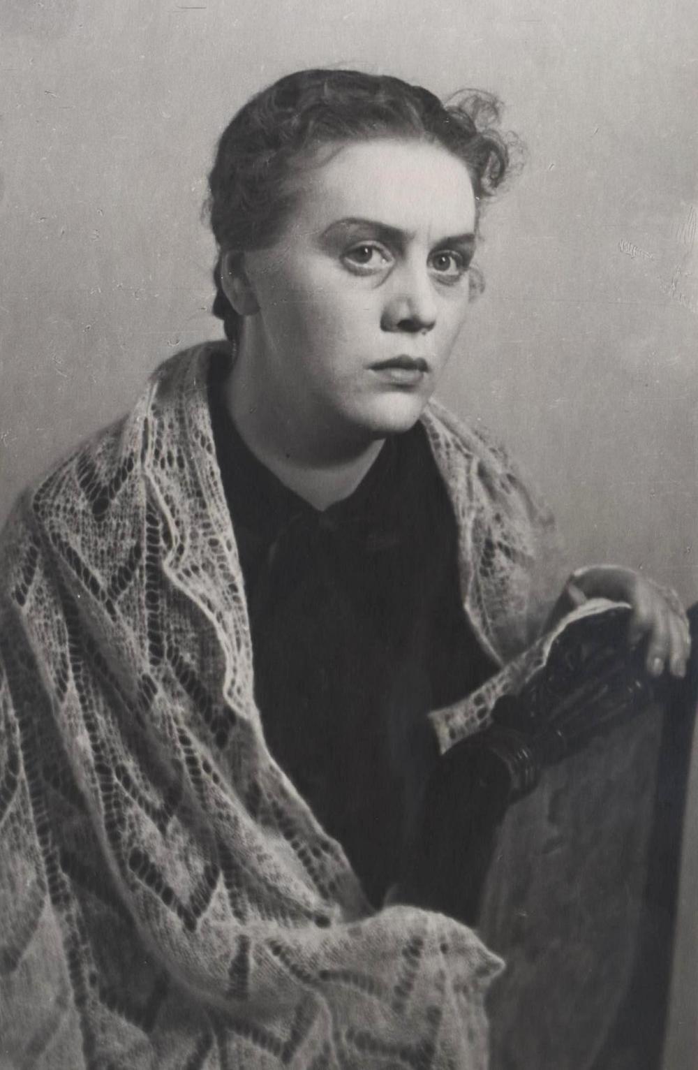 Тамара Никольская в спектакле "Огненный мост" Б. Ромашова