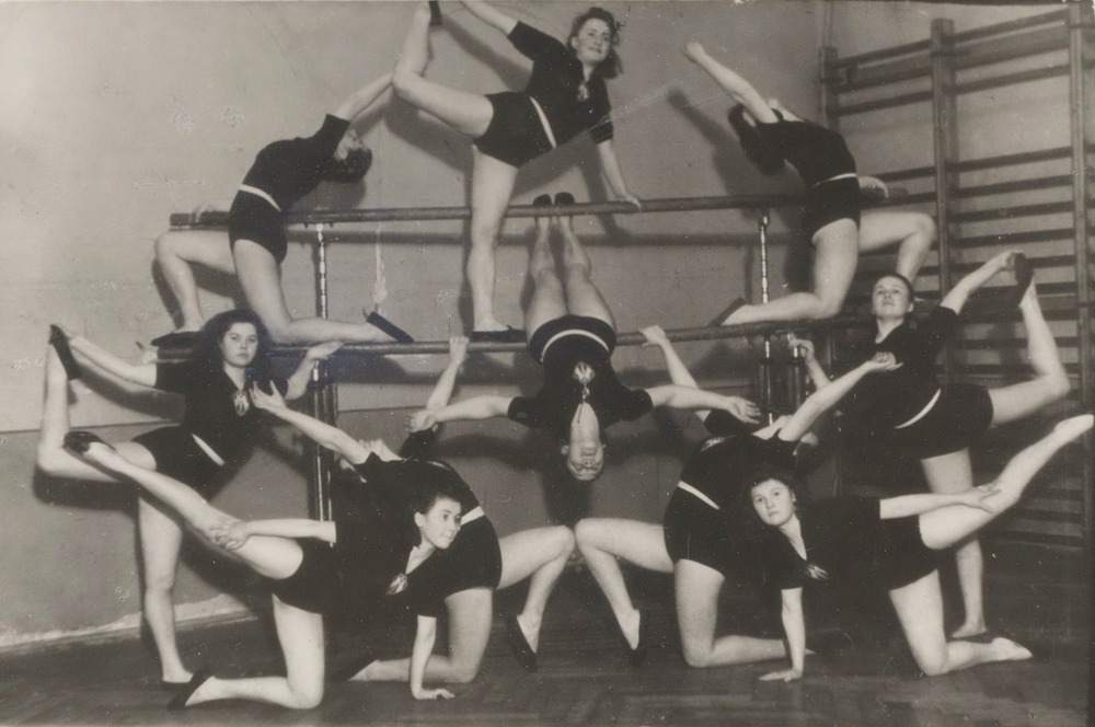Лучшие гимнастки института. 1946. Фото из фондов ГАЯО