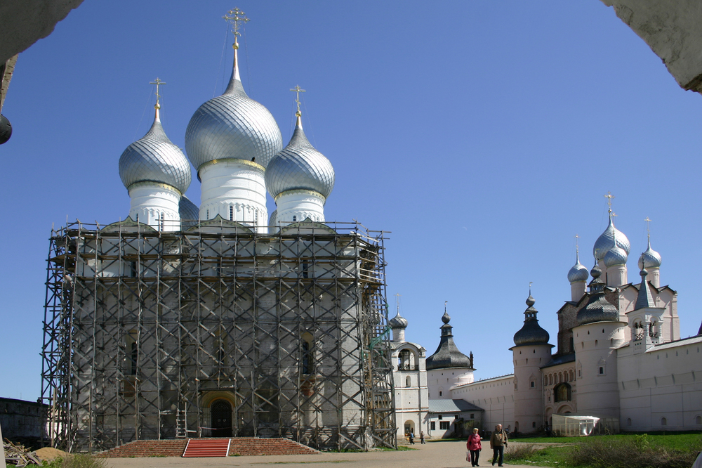 Успенский собор Ярославль белые купола