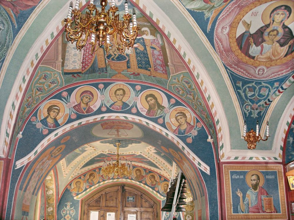 Паперть храма Николы на Меленках