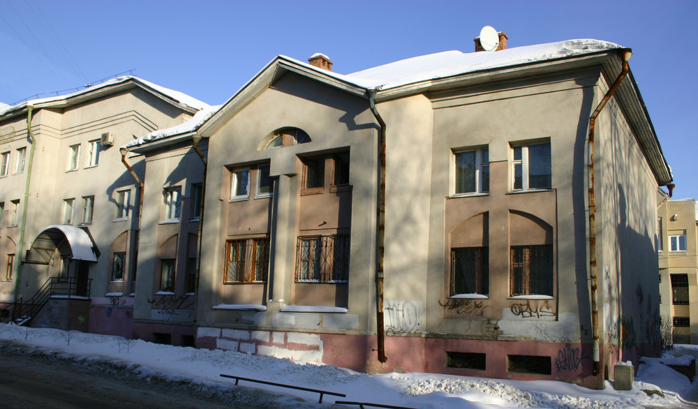 Жилой дом № 83 по ул. Республиканской в г. Ярославле. Фрагмент (1989, областная премия по архитектуре)