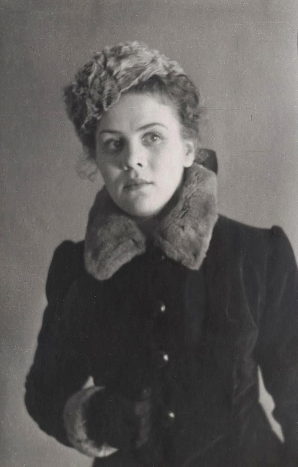 Тамара Никольская в спектакле "Огненный мост" Б. Ромашова