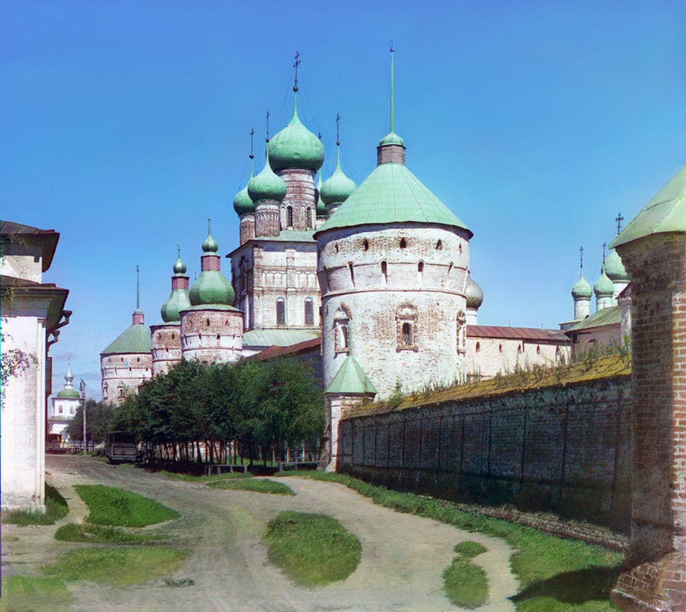 Вид на Ростовский кремль с юго-запада. Фото С.М.Прокудина-Горского. Начало ХХ в.