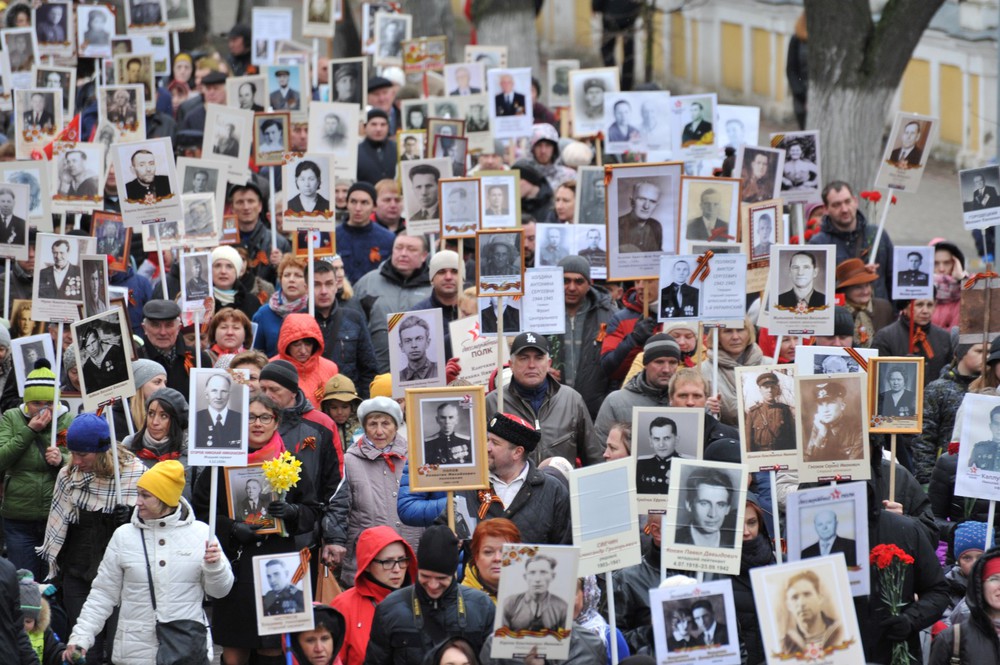 9 Мая в Ярославле состоялось шествие участников патриотической акции «Бессмертный полк»