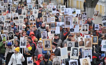 9 Мая в Ярославле состоялось шествие участников патриотической акции «Бессмертный полк»