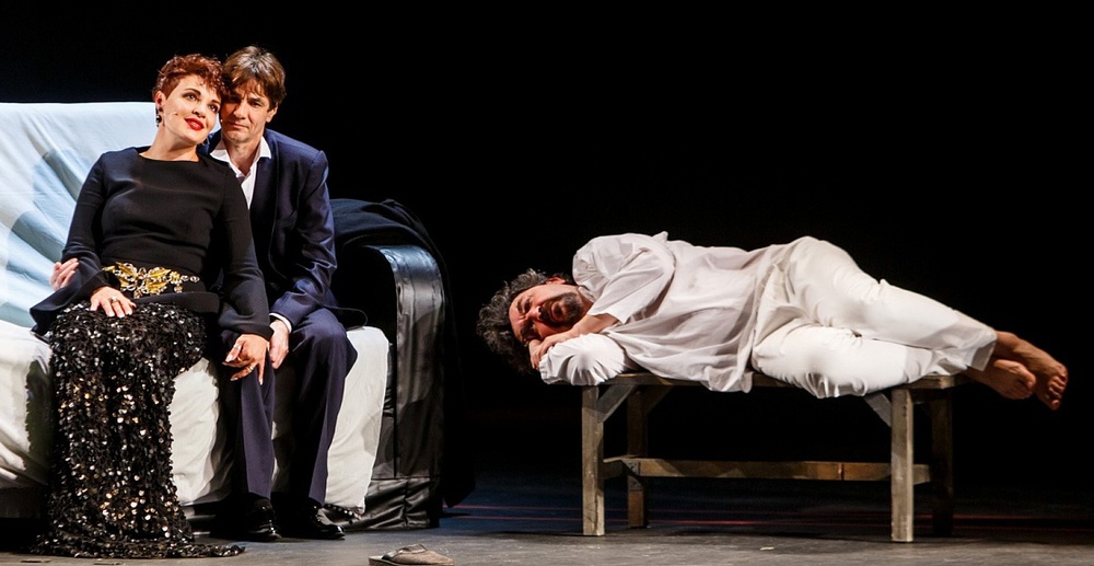 Анастасия Светлова, Николай Зуборенко и Игорь Золотовицкий в спектакле "Чайка. Эскиз". Фото Т.Кучариной