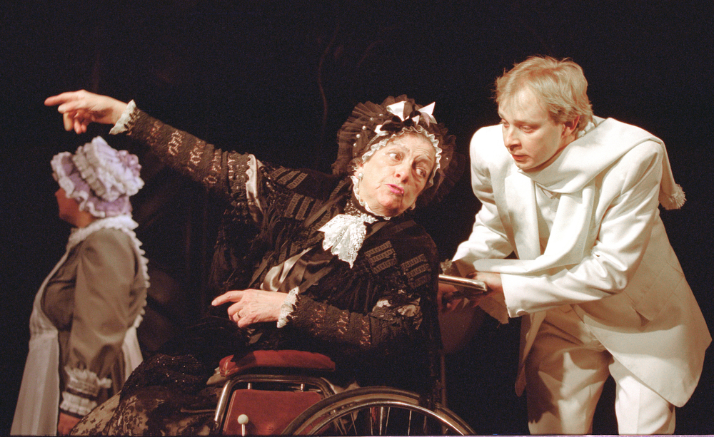 Н.И.Терентьева и А.Зубков в спектакле "Игрок". Фото С.Метелицы