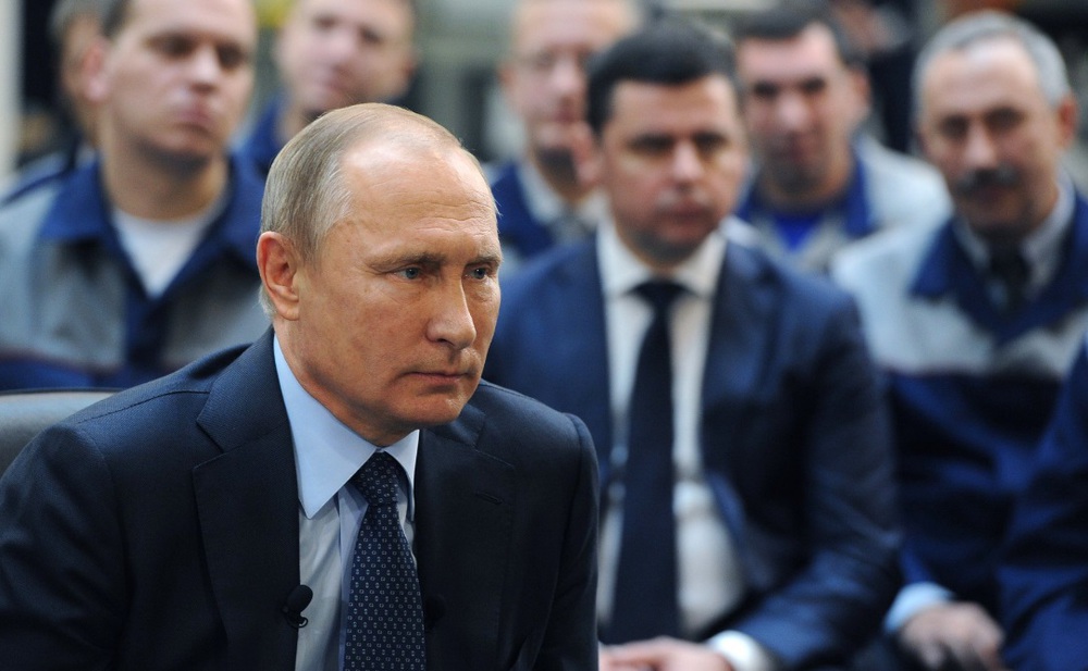 Президент России В.В.Путин на Ярославском моторном заводе в день запуска нового производства 12 ноября 2016