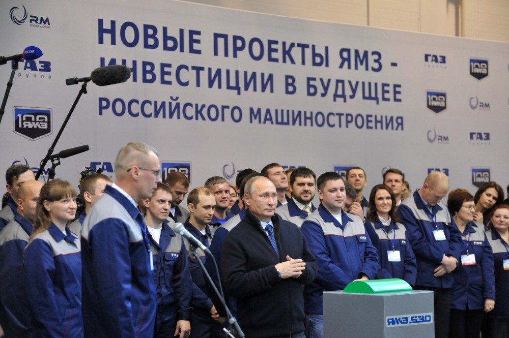 Президент России В.В.Путин на Ярославском моторном заводе в день запуска нового производства 12 ноября 2016