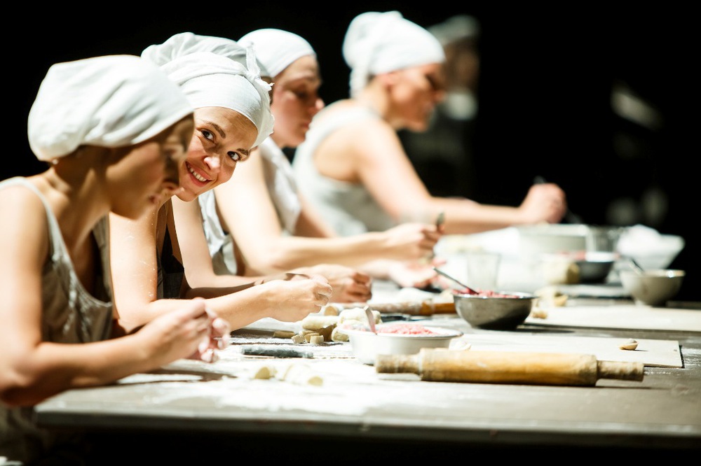 Анастасия Светлова в спектакле "Дом Бернарды Альбы". Фото Т.Кучариной