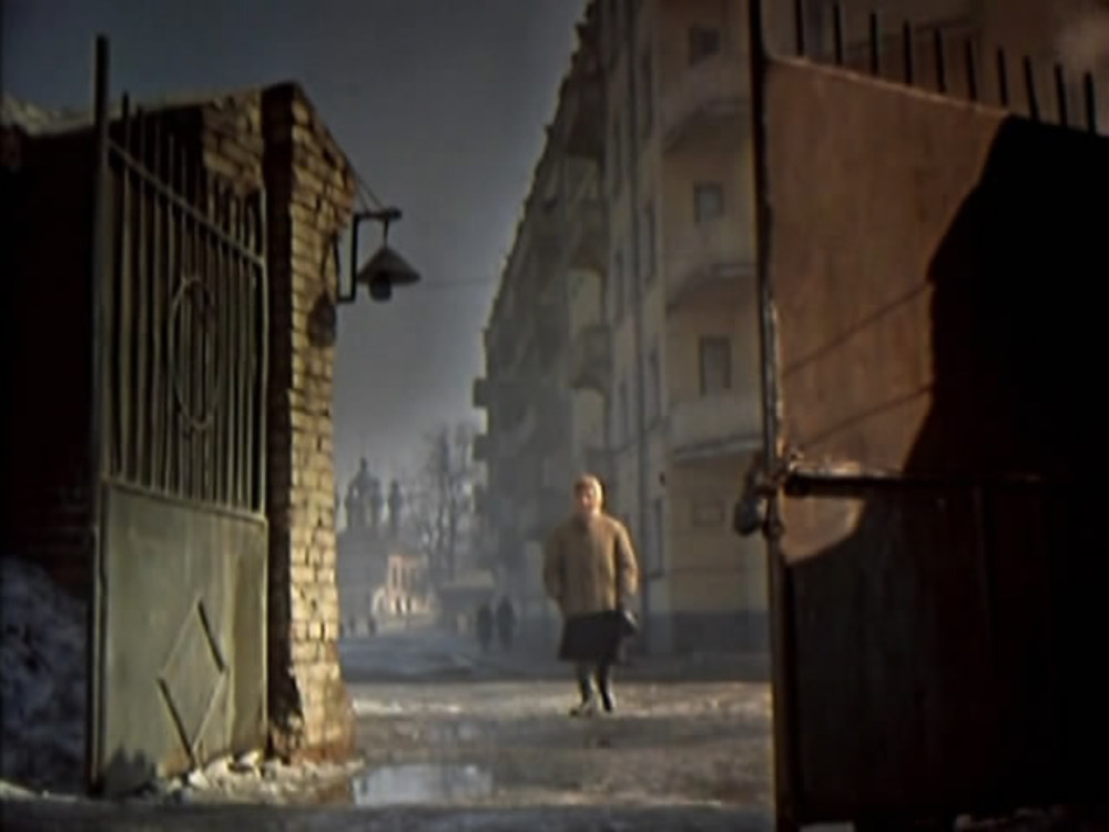 Кадр из фильма. Улица Суркова.