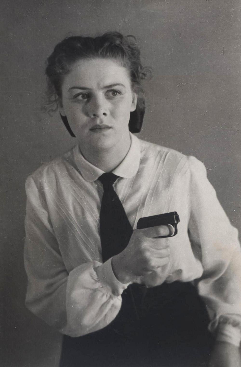 Тамара Никольская в спектакле "Огненный мост" Б. Ромашова