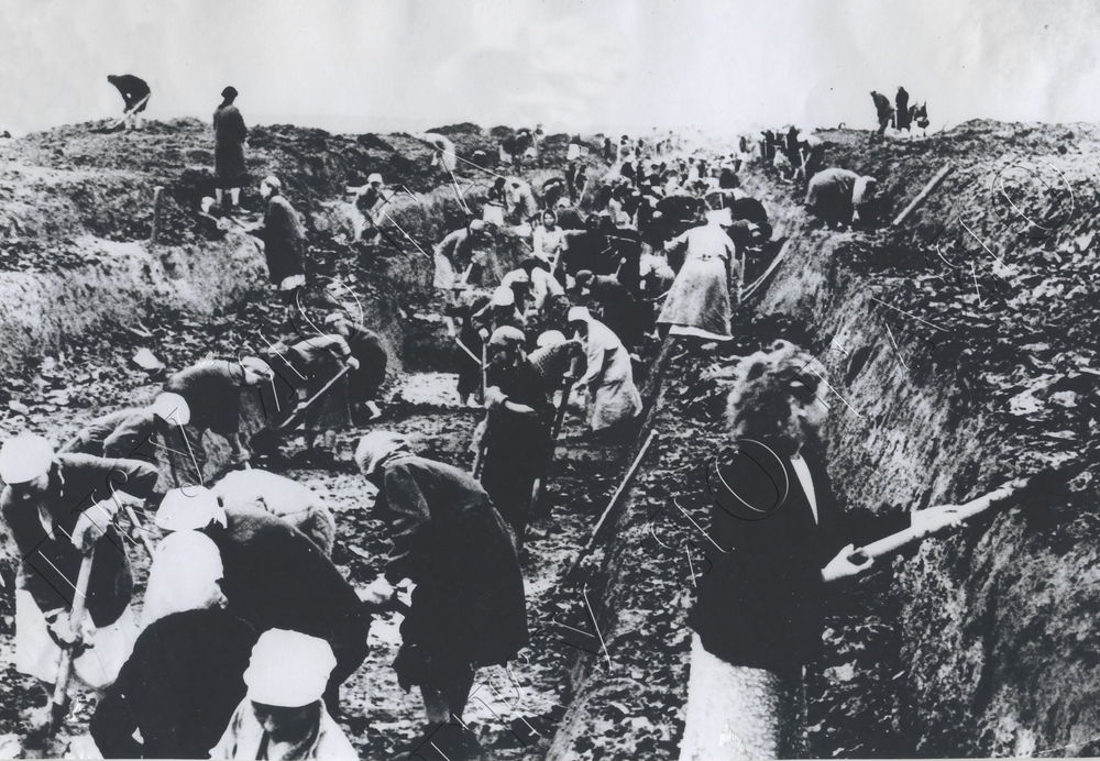 На строительстве оборонительных сооружений