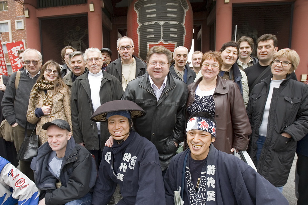 А.П. Фёдоров сопровождал труппу Волковского театра на гастролях в Японии. 2006 г. Фото С.Метелицы