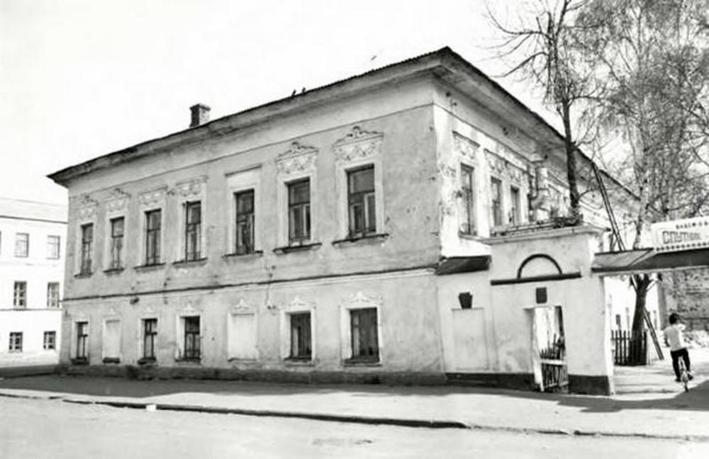 Дом В.С. Шапулина на Большой Рождественской улице (ныне - ул. Большая Октябрьская, 37/1). Западный фасад