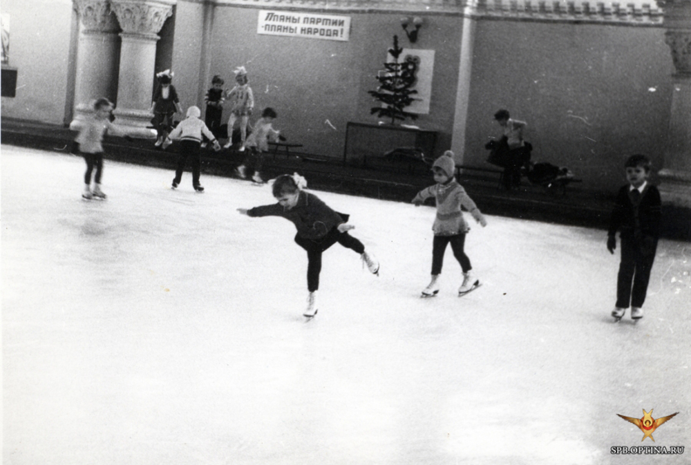 Каток в Успенской церкви в Санкт-Петербурге. 1960-е годы