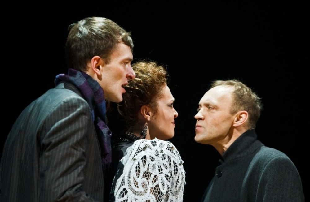 Семён Иванов, Анастасия Светлова и Виталий Кищенко в спектакле "Без названия". Фото Т.Кучариной