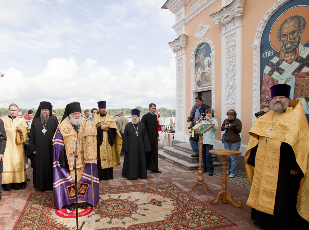 Церемония освящения отреставрированной Никольской часовни. Сентябрь 2011. Фото С.Метелицы