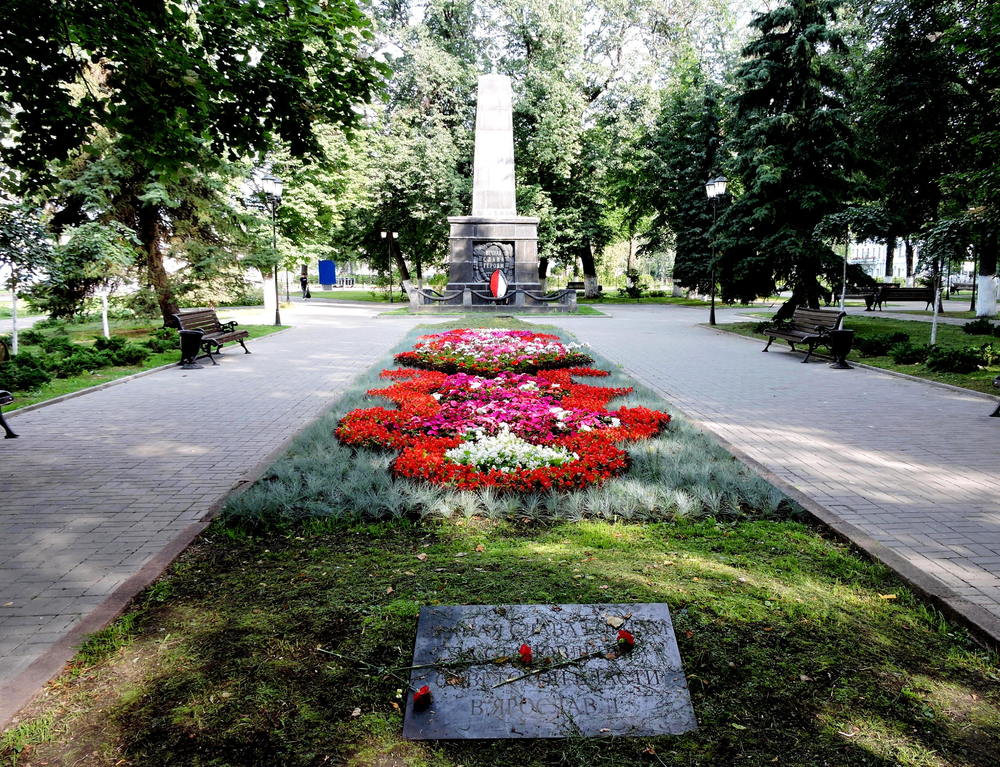 Памятник жертвам июльского восстания (мятежа) 1918 года в Ярославле. Фото А.Григорьева