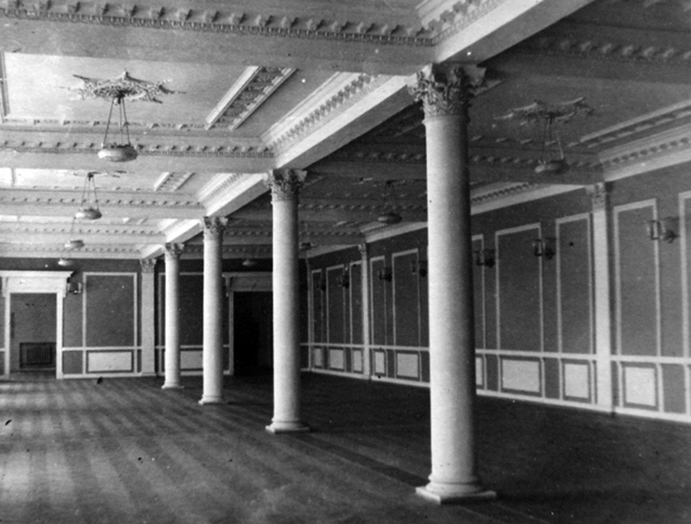 Интерьер фойе Концертного зала (1946)
