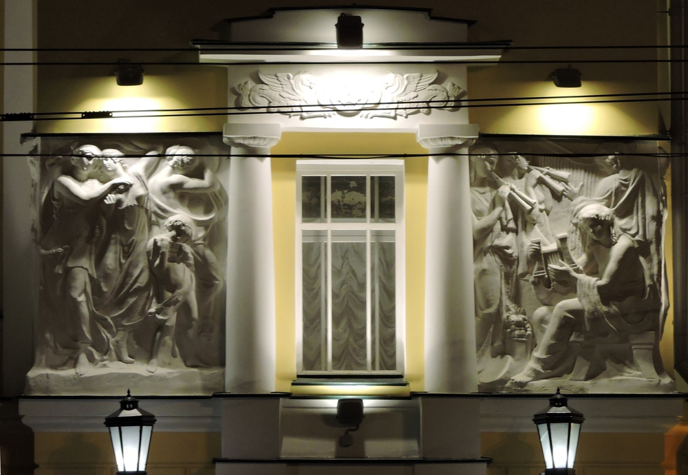 Театр им. Ф.Г. Волкова в Ярославле. Фрагмент фасада. Фото А.Григорьева.