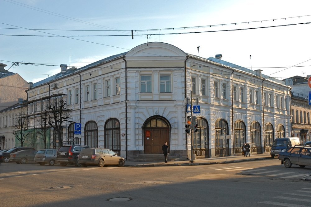 Торговый дом Вахромеева на углу Большой Рождественской и Екатерининской улиц <br/>(ныне угол Нахимсона и Андропова). Фото с Портала органов госвласти ЯО