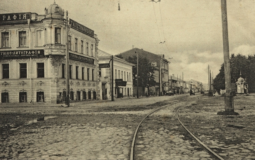 Слева - дом Г.А.Петражицкого. Открытка начала ХХ в. из собрания Н.А.Лебедева