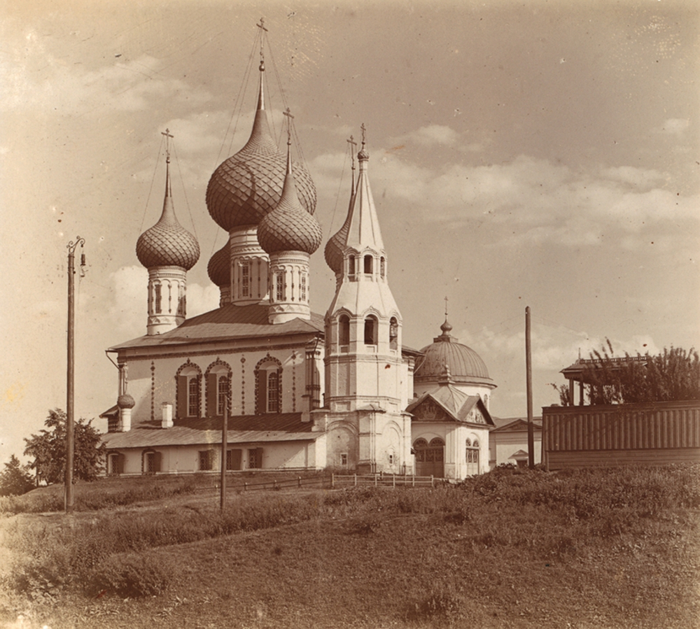 Церковь Петра и Павла на Волжском берегу в Ярославле